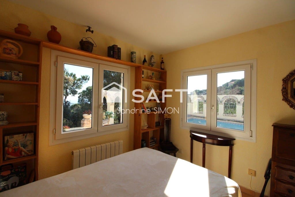 5 soveværelse Villa til salg i Lloret de Mar med swimmingpool - € 449.000 (Ref: 9595360)