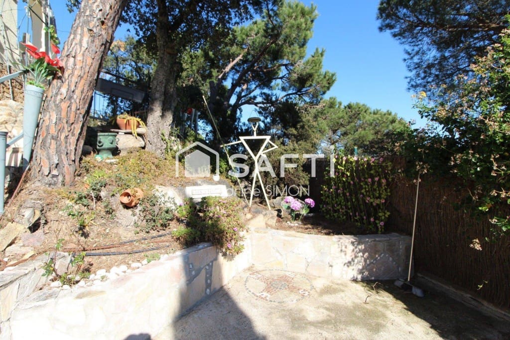 5 soveværelse Villa til salg i Lloret de Mar med swimmingpool - € 449.000 (Ref: 9595360)