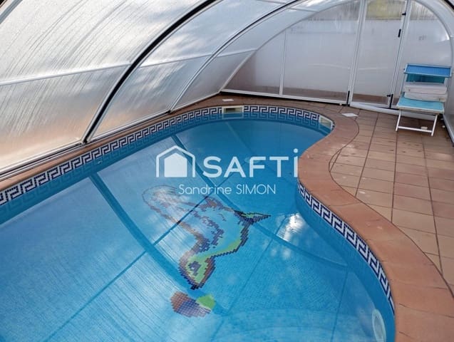 4 makuuhuone Huvila myytävänä paikassa Urbanitzacions del Nord, Lloret de Mar mukana uima-altaan 
autotalli - 290 000 € (Ref: 9595361)