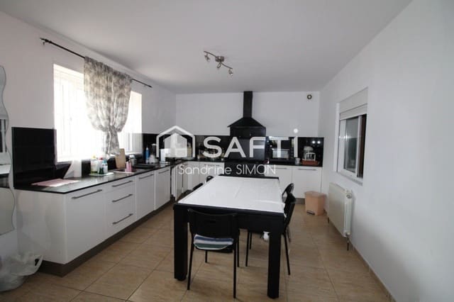 4 makuuhuone Huvila myytävänä paikassa Urbanitzacions del Nord, Lloret de Mar mukana uima-altaan 
autotalli - 290 000 € (Ref: 9595361)