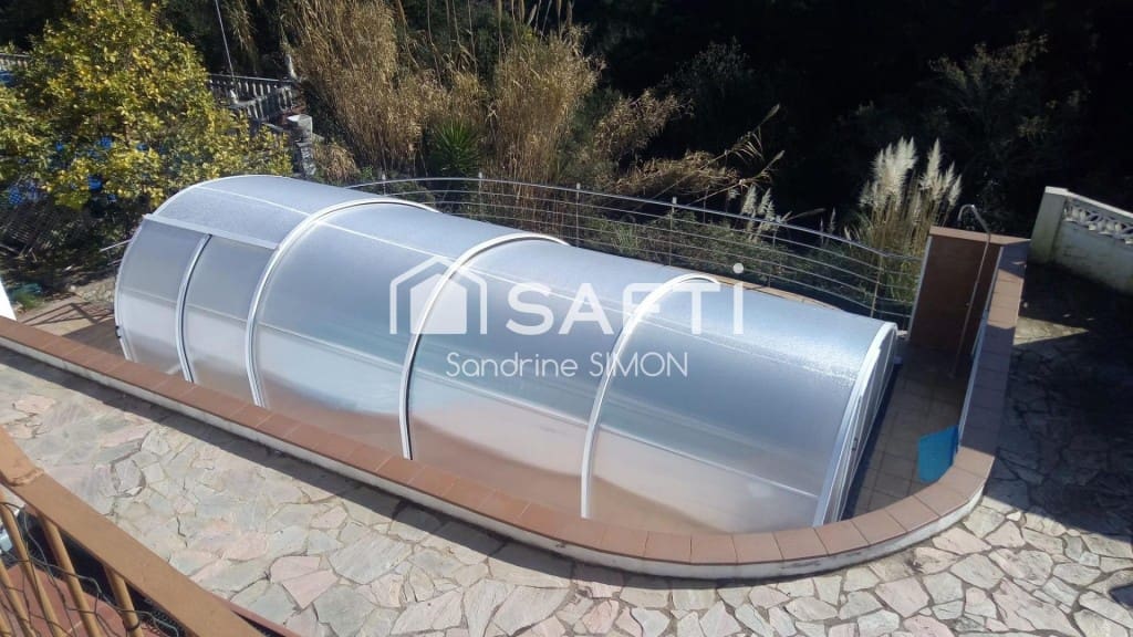 4 makuuhuone Huvila myytävänä paikassa Lloret de Mar mukana uima-altaan 
autotalli - 290 000 € (Ref: 9595361)