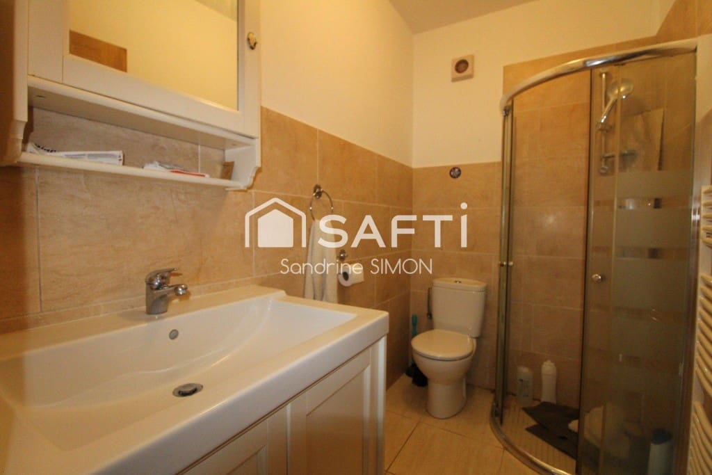 4 makuuhuone Huvila myytävänä paikassa Lloret de Mar mukana uima-altaan 
autotalli - 290 000 € (Ref: 9595361)