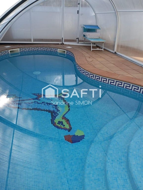 4 makuuhuone Huvila myytävänä paikassa Lloret de Mar mukana uima-altaan 
autotalli - 290 000 € (Ref: 9595361)