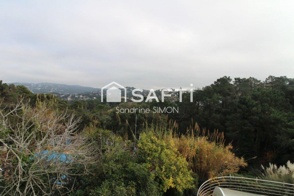 4 makuuhuone Huvila myytävänä paikassa Lloret de Mar mukana uima-altaan 
autotalli - 290 000 € (Ref: 9595361)