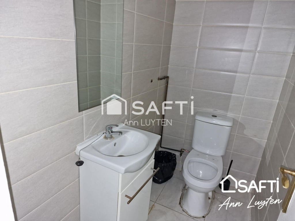 Commercial for sale in Roses - € 80,000 (Ref: 9595365)