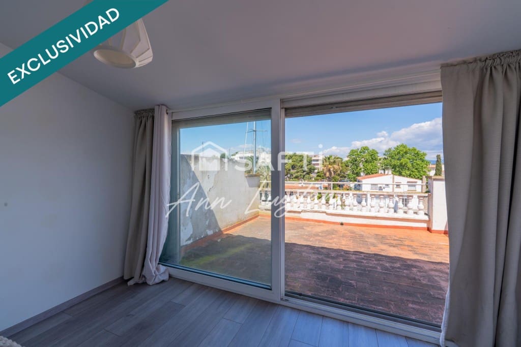 3 chambre Villa/Maison Mitoyenne à vendre à Roses avec garage - 399 000 € (Ref: 9595366)