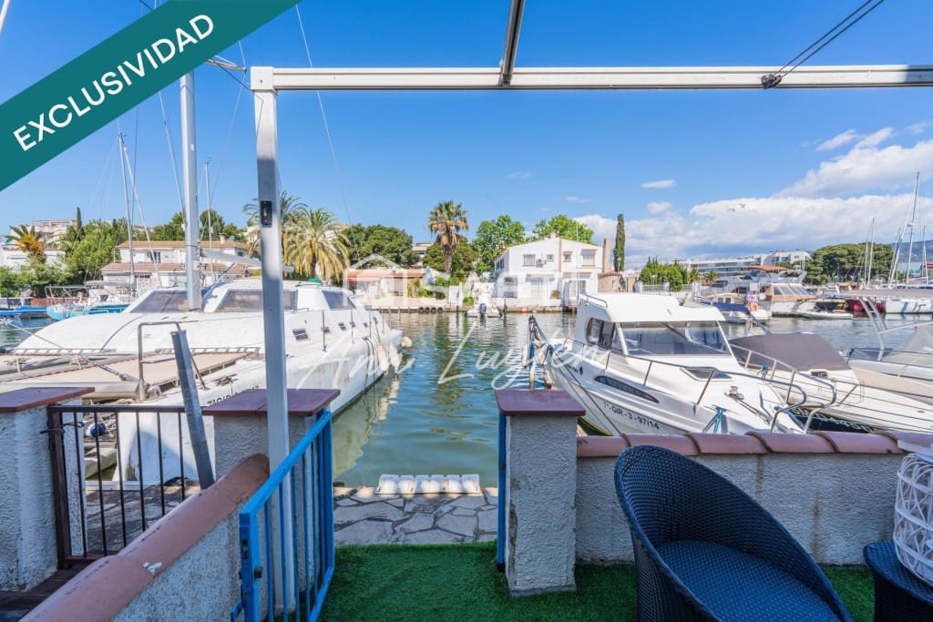 3 chambre Villa/Maison Mitoyenne à vendre à Roses avec garage - 399 000 € (Ref: 9595366)