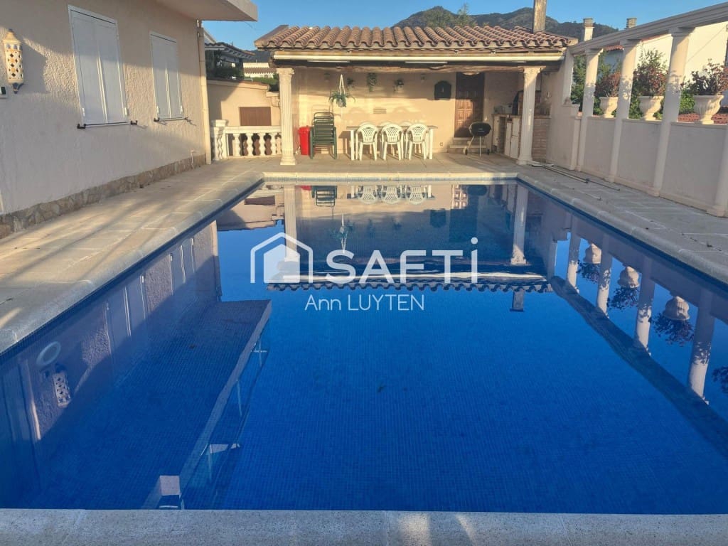 7 sypialnia Willa na sprzedaż w Roses z basenem garażem - 649 000 € (Ref: 9595367)