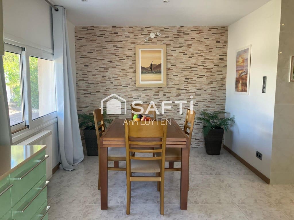 7 sypialnia Willa na sprzedaż w Roses z basenem garażem - 649 000 € (Ref: 9595367)