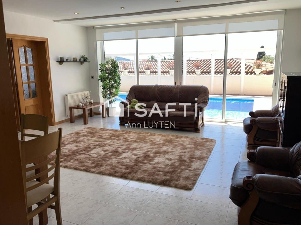 7 sypialnia Willa na sprzedaż w Roses z basenem garażem - 649 000 € (Ref: 9595367)