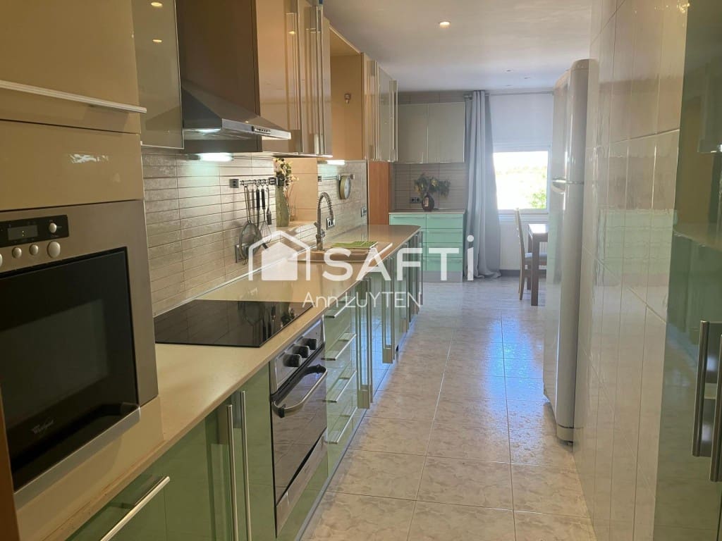 7 sypialnia Willa na sprzedaż w Roses z basenem garażem - 649 000 € (Ref: 9595367)