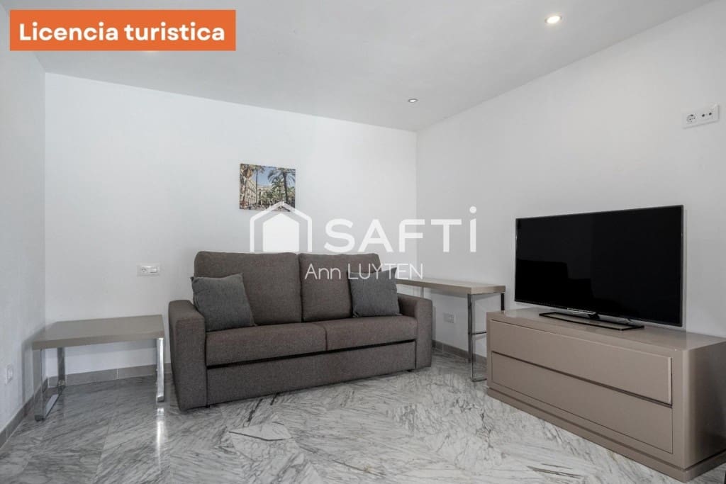 6 makuuhuone Huvila myytävänä paikassa Roses mukana uima-altaan 
autotalli - 749 000 € (Ref: 9595374)