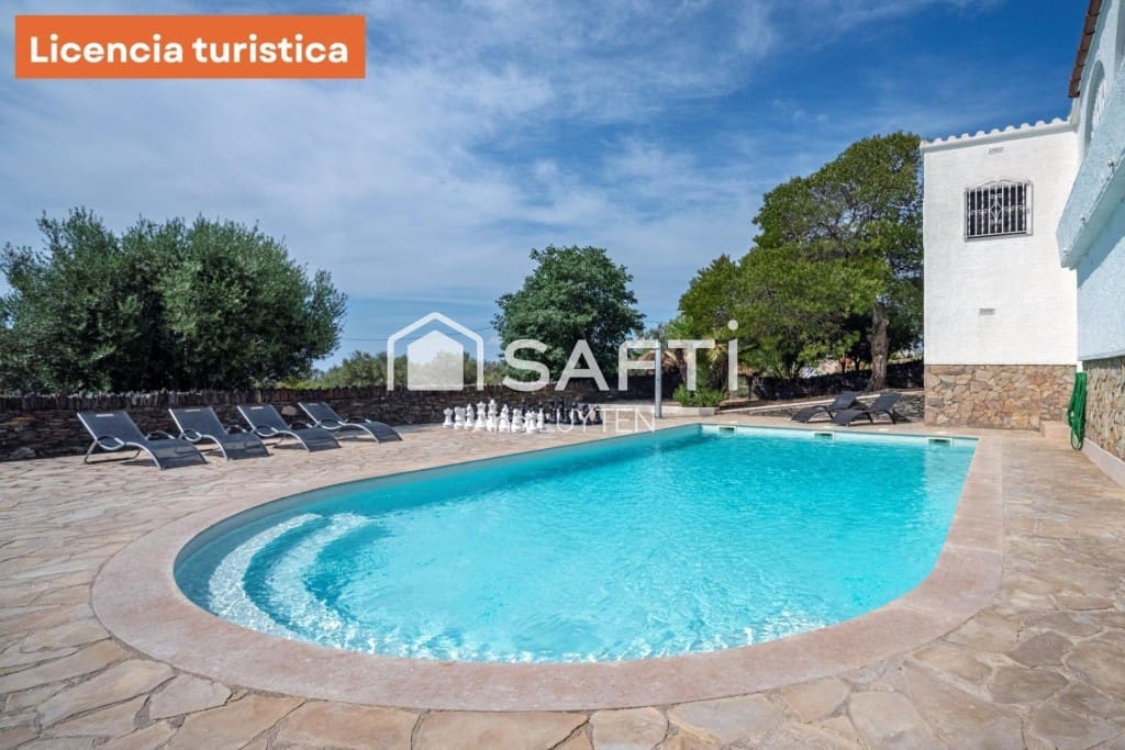 6 makuuhuone Huvila myytävänä paikassa Roses mukana uima-altaan 
autotalli - 749 000 € (Ref: 9595374)