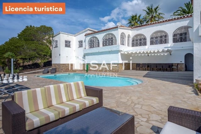 6 makuuhuone Huvila myytävänä paikassa Roses mukana uima-altaan 
autotalli - 749 000 € (Ref: 9595374)