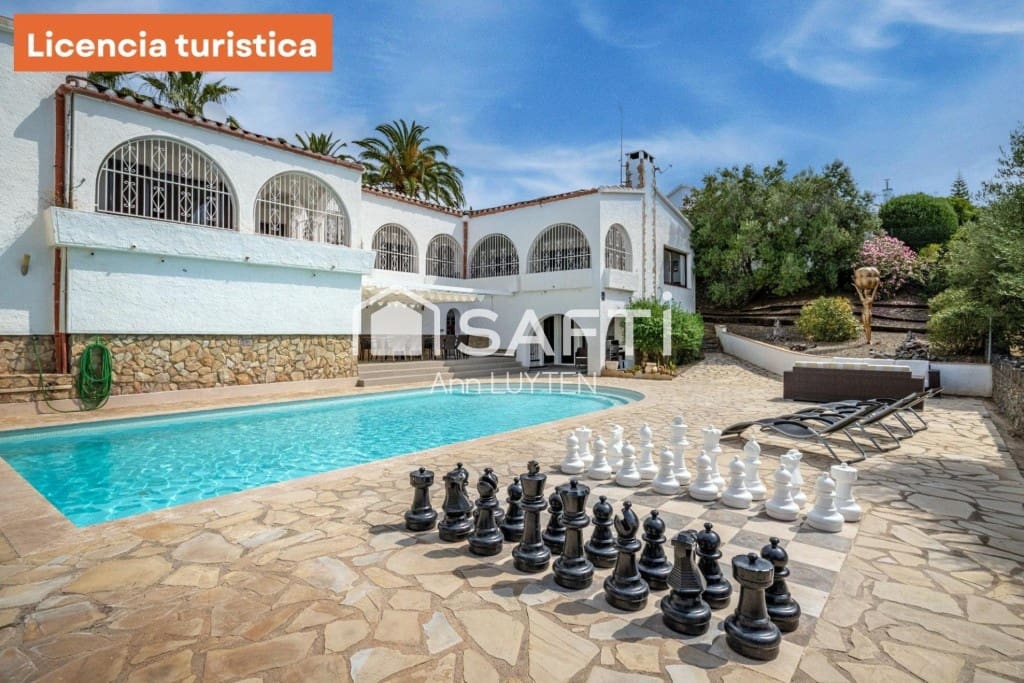 6 makuuhuone Huvila myytävänä paikassa Roses mukana uima-altaan 
autotalli - 749 000 € (Ref: 9595374)