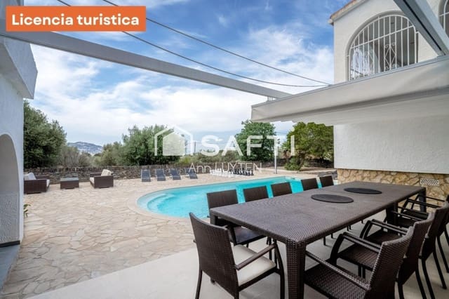 6 makuuhuone Huvila myytävänä paikassa Roses mukana uima-altaan 
autotalli - 749 000 € (Ref: 9595374)