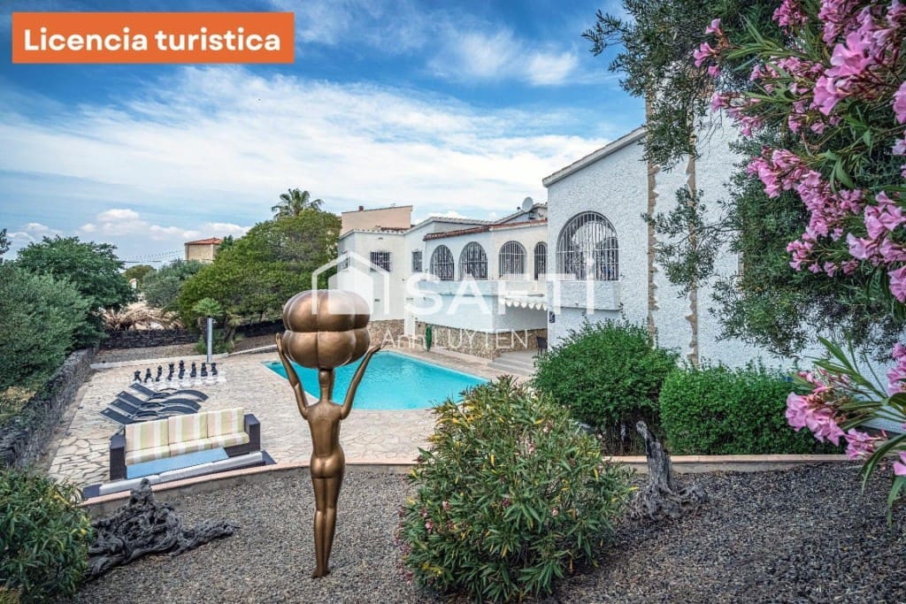 6 makuuhuone Huvila myytävänä paikassa Roses mukana uima-altaan 
autotalli - 749 000 € (Ref: 9595374)