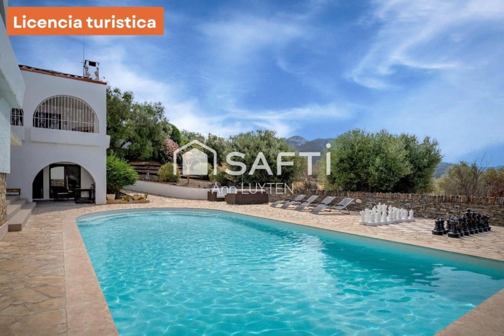 6 makuuhuone Huvila myytävänä paikassa Roses mukana uima-altaan 
autotalli - 749 000 € (Ref: 9595374)