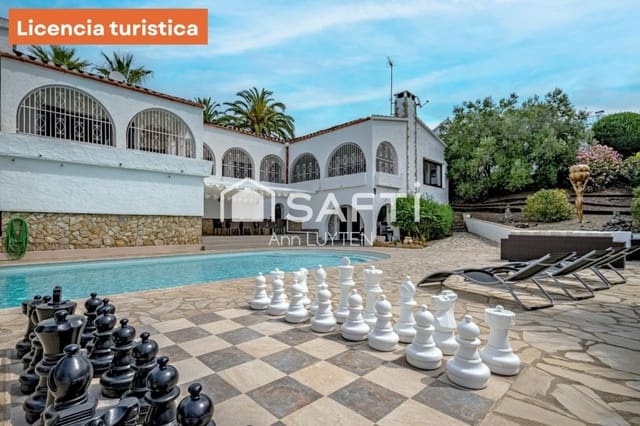 6 makuuhuone Huvila myytävänä paikassa Roses mukana uima-altaan 
autotalli - 749 000 € (Ref: 9595374)