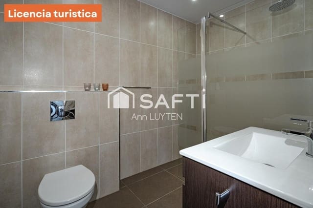 6 makuuhuone Huvila myytävänä paikassa Roses mukana uima-altaan 
autotalli - 749 000 € (Ref: 9595374)