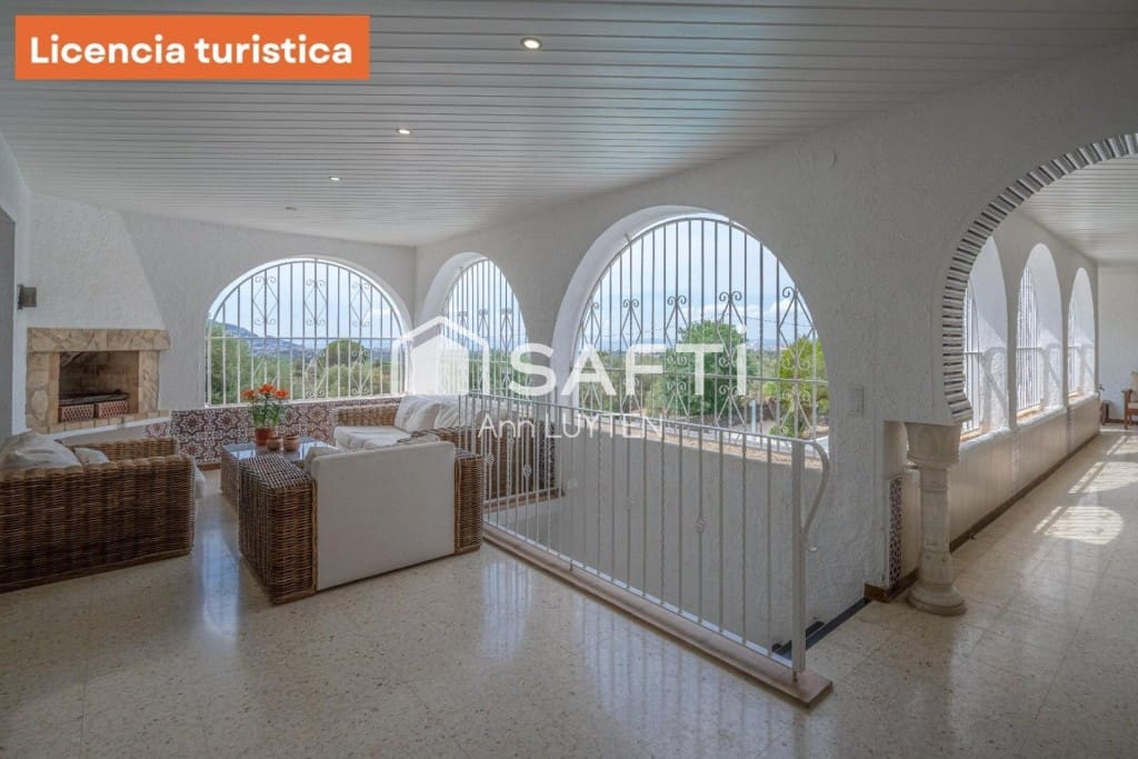 6 makuuhuone Huvila myytävänä paikassa Roses mukana uima-altaan 
autotalli - 749 000 € (Ref: 9595374)