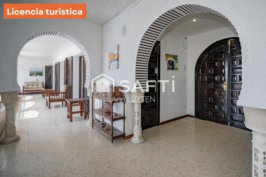 6 makuuhuone Huvila myytävänä paikassa Roses mukana uima-altaan 
autotalli - 749 000 € (Ref: 9595374)