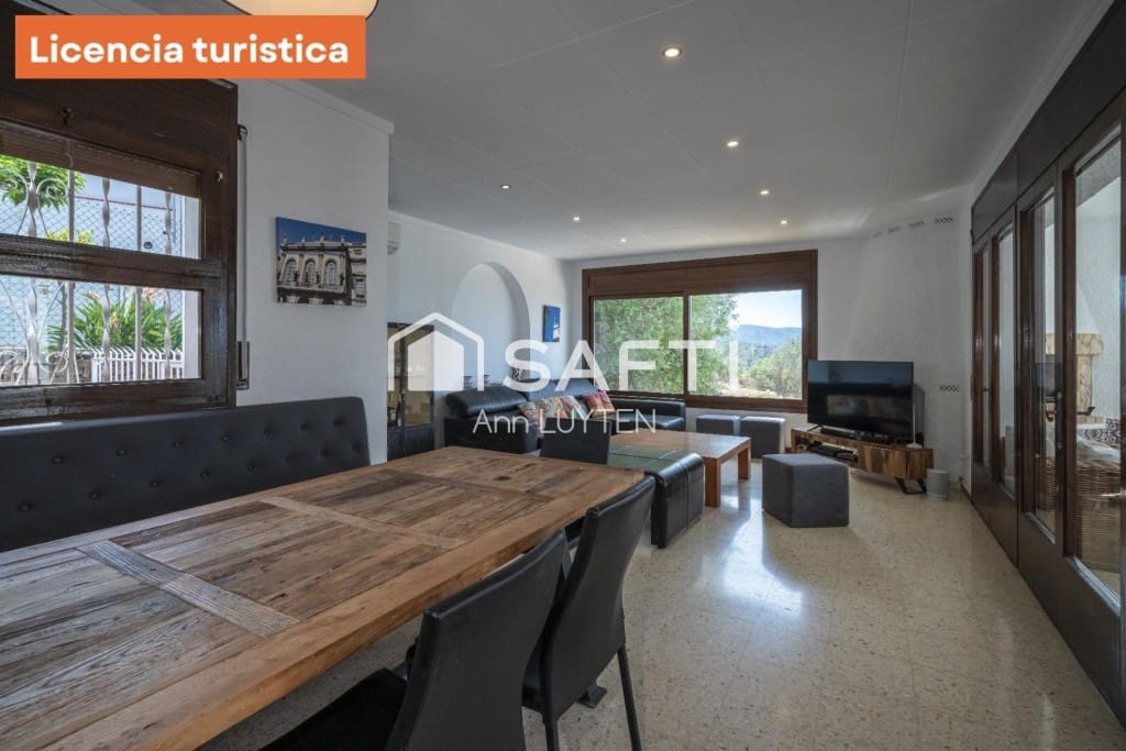 6 makuuhuone Huvila myytävänä paikassa Roses mukana uima-altaan 
autotalli - 749 000 € (Ref: 9595374)