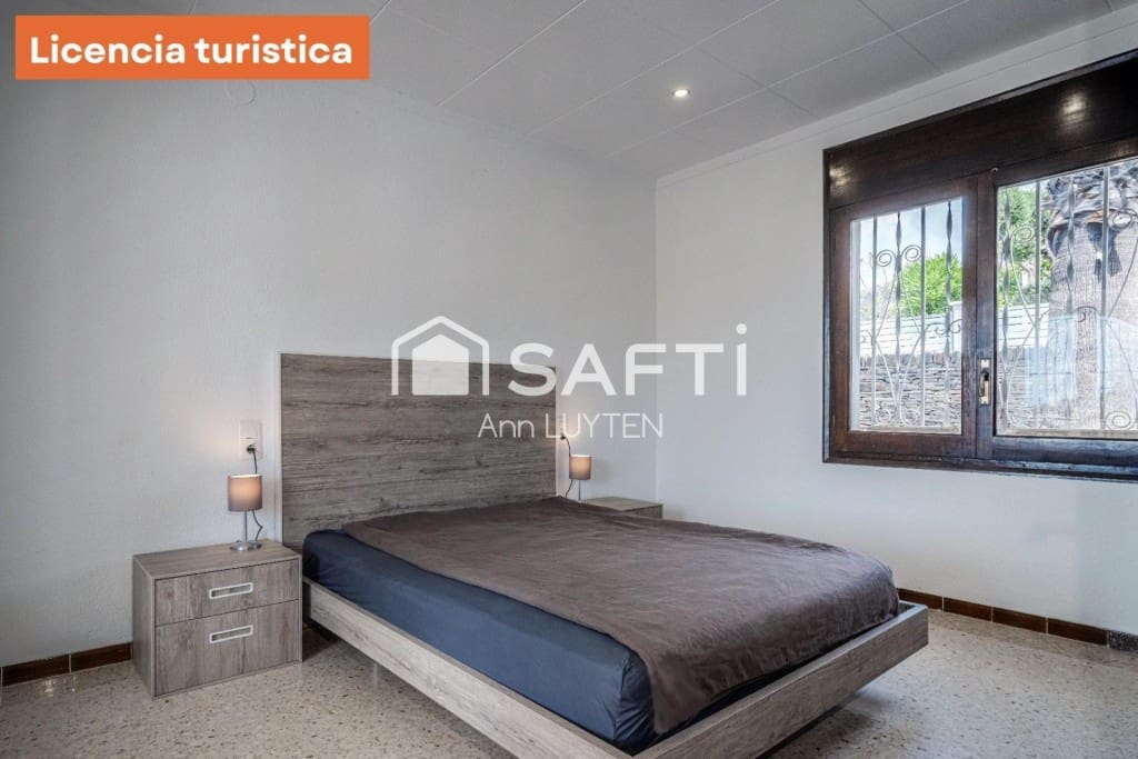 6 makuuhuone Huvila myytävänä paikassa Roses mukana uima-altaan 
autotalli - 749 000 € (Ref: 9595374)