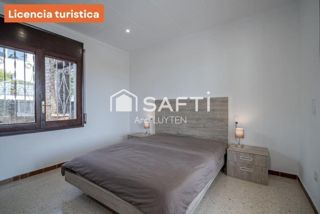 6 makuuhuone Huvila myytävänä paikassa Roses mukana uima-altaan 
autotalli - 749 000 € (Ref: 9595374)