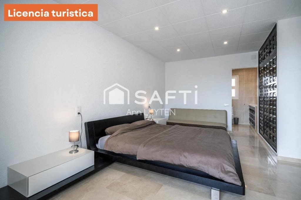 6 makuuhuone Huvila myytävänä paikassa Roses mukana uima-altaan 
autotalli - 749 000 € (Ref: 9595374)