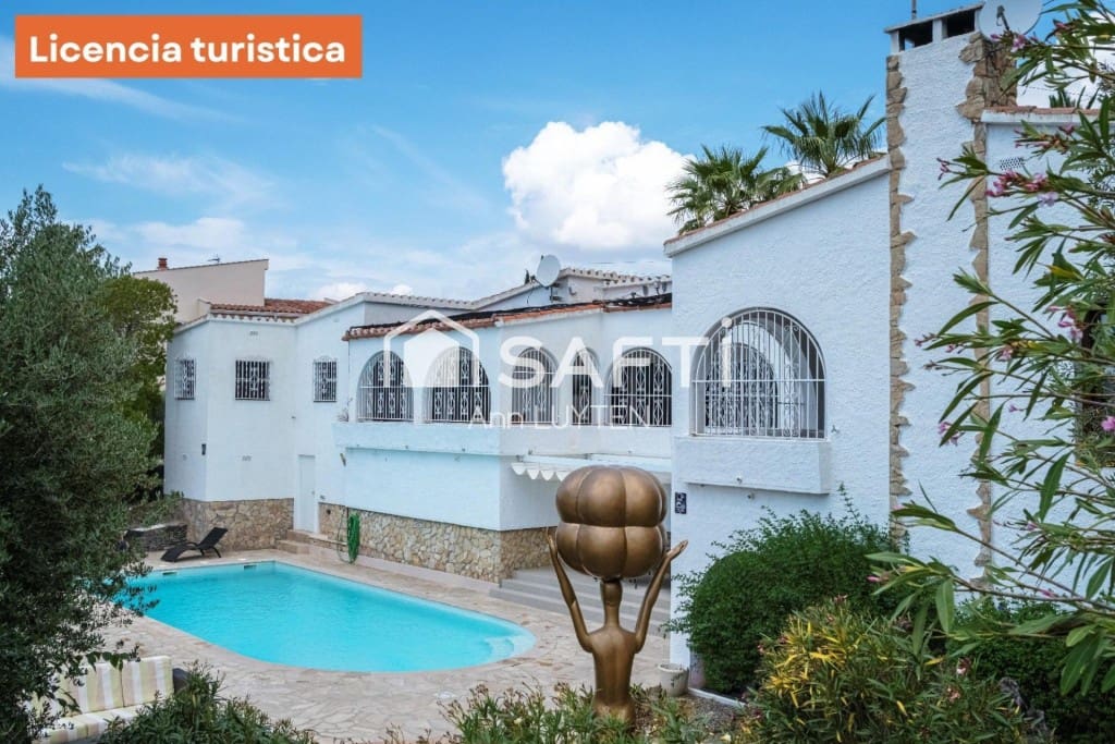 6 makuuhuone Huvila myytävänä paikassa Roses mukana uima-altaan 
autotalli - 749 000 € (Ref: 9595374)