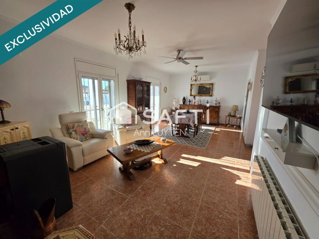 3 makuuhuone Huvila myytävänä paikassa Roses mukana 
autotalli - 549 800 € (Ref: 9595376)