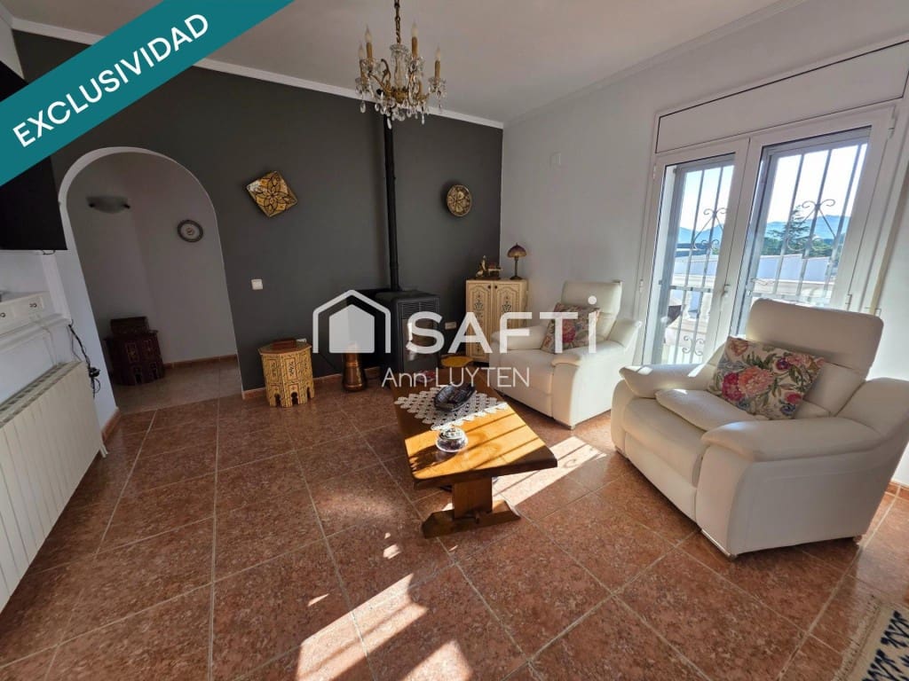 3 makuuhuone Huvila myytävänä paikassa Roses mukana 
autotalli - 549 800 € (Ref: 9595376)