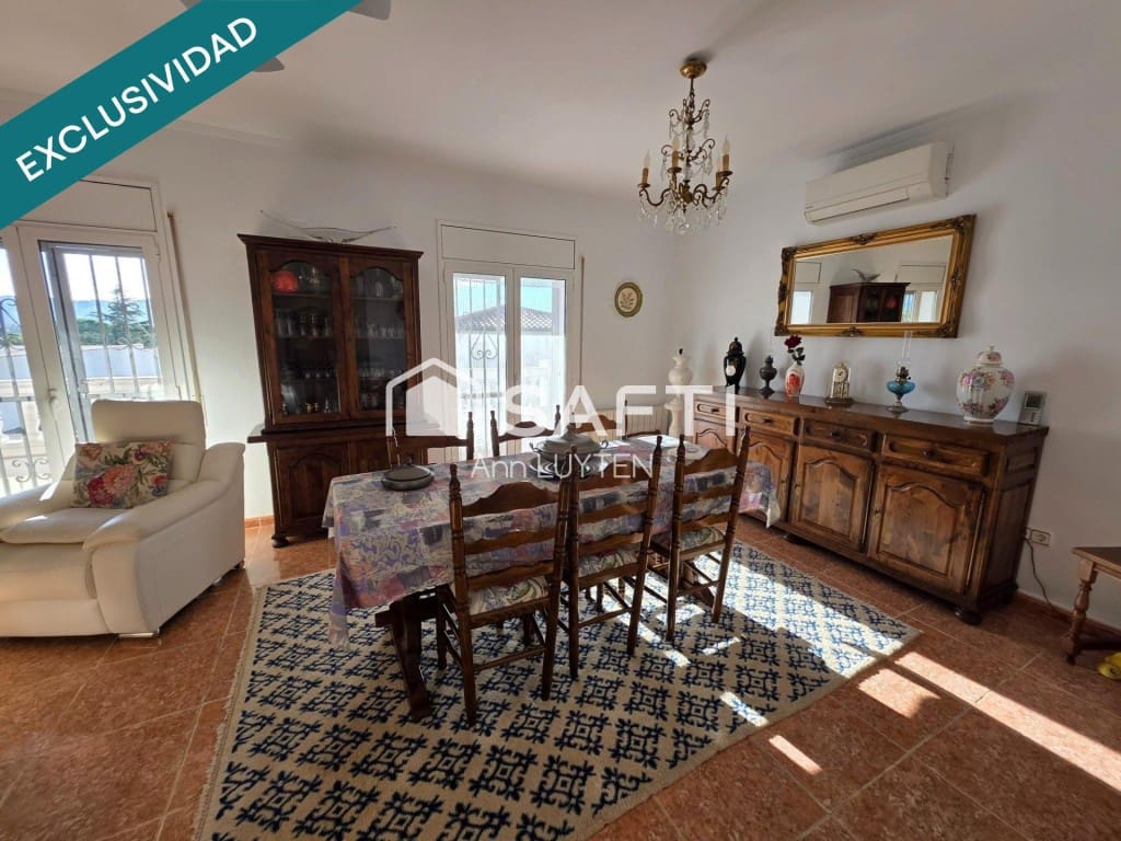 3 makuuhuone Huvila myytävänä paikassa Roses mukana 
autotalli - 549 800 € (Ref: 9595376)