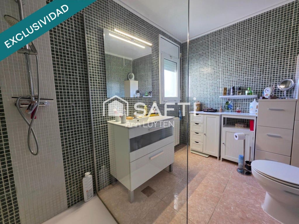 3 makuuhuone Huvila myytävänä paikassa Roses mukana 
autotalli - 549 800 € (Ref: 9595376)