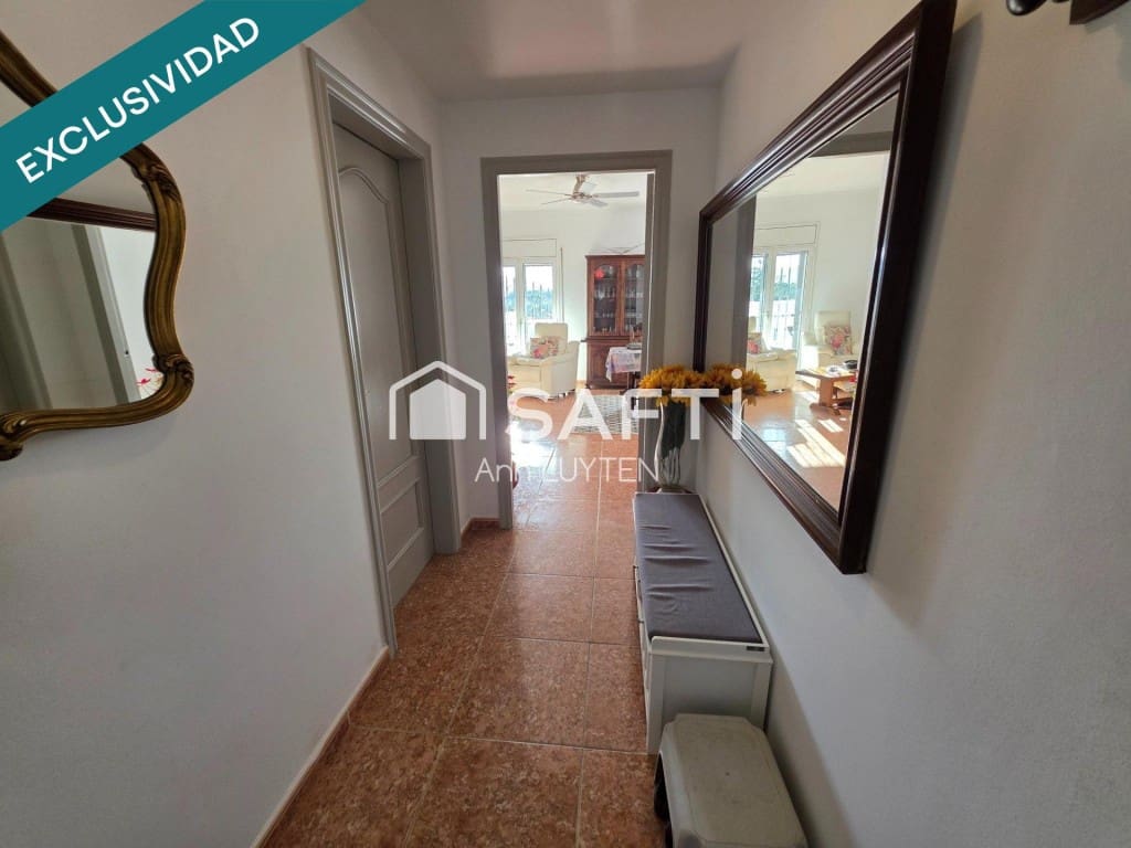 3 makuuhuone Huvila myytävänä paikassa Roses mukana 
autotalli - 549 800 € (Ref: 9595376)