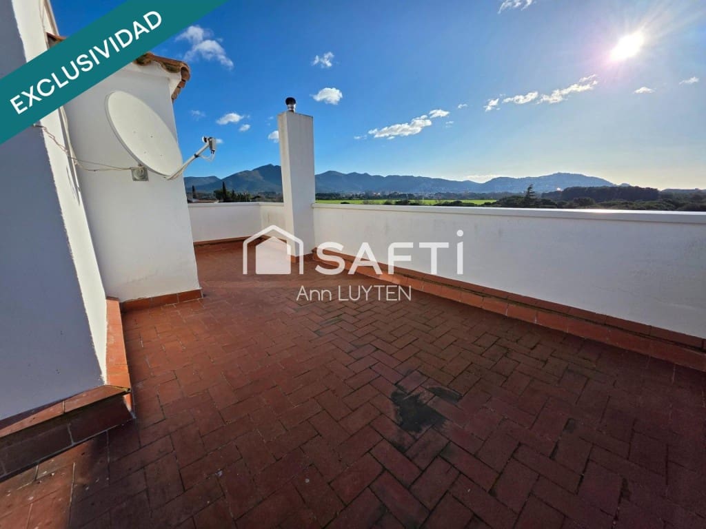 3 makuuhuone Huvila myytävänä paikassa Roses mukana 
autotalli - 549 800 € (Ref: 9595376)