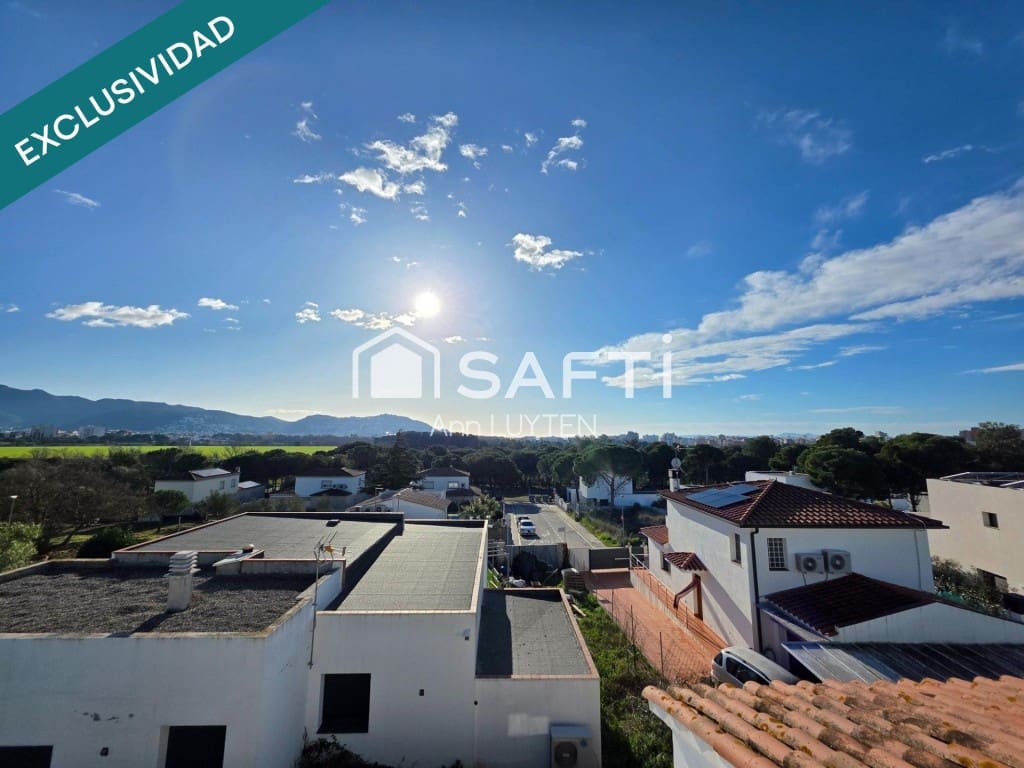 3 makuuhuone Huvila myytävänä paikassa Roses mukana 
autotalli - 549 800 € (Ref: 9595376)