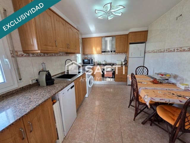 3 makuuhuone Huvila myytävänä paikassa Roses mukana 
autotalli - 549 800 € (Ref: 9595376)