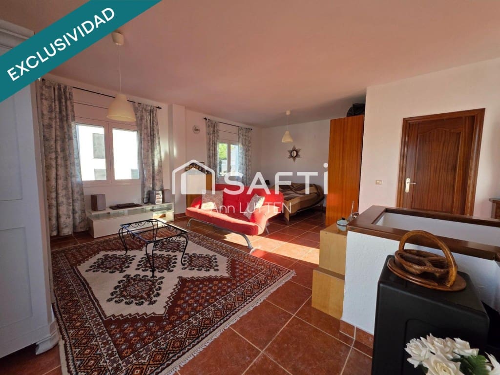 3 makuuhuone Huvila myytävänä paikassa Roses mukana 
autotalli - 549 800 € (Ref: 9595376)