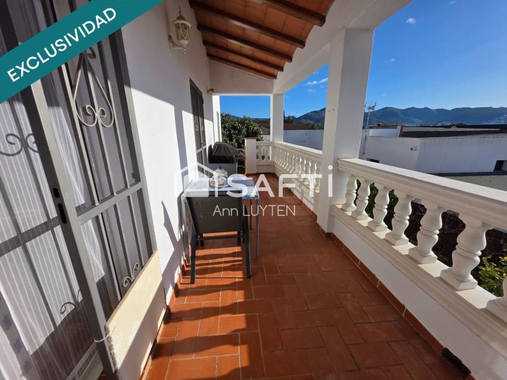 3 makuuhuone Huvila myytävänä paikassa Roses mukana 
autotalli - 549 800 € (Ref: 9595376)