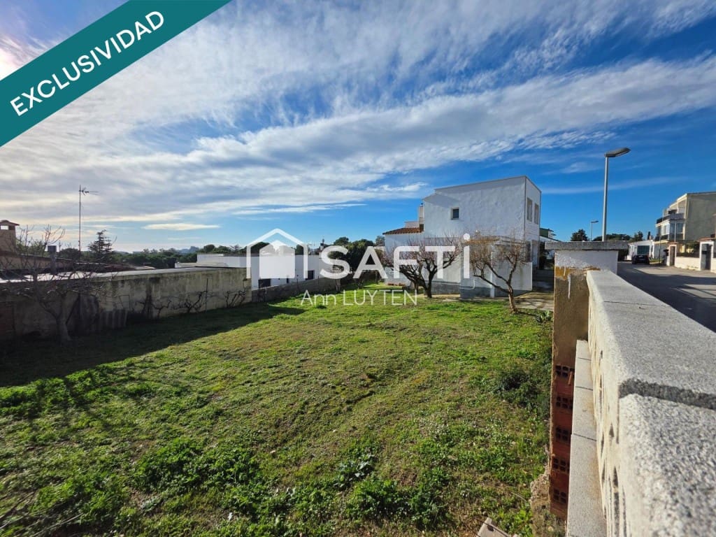 3 makuuhuone Huvila myytävänä paikassa Roses mukana 
autotalli - 549 800 € (Ref: 9595376)