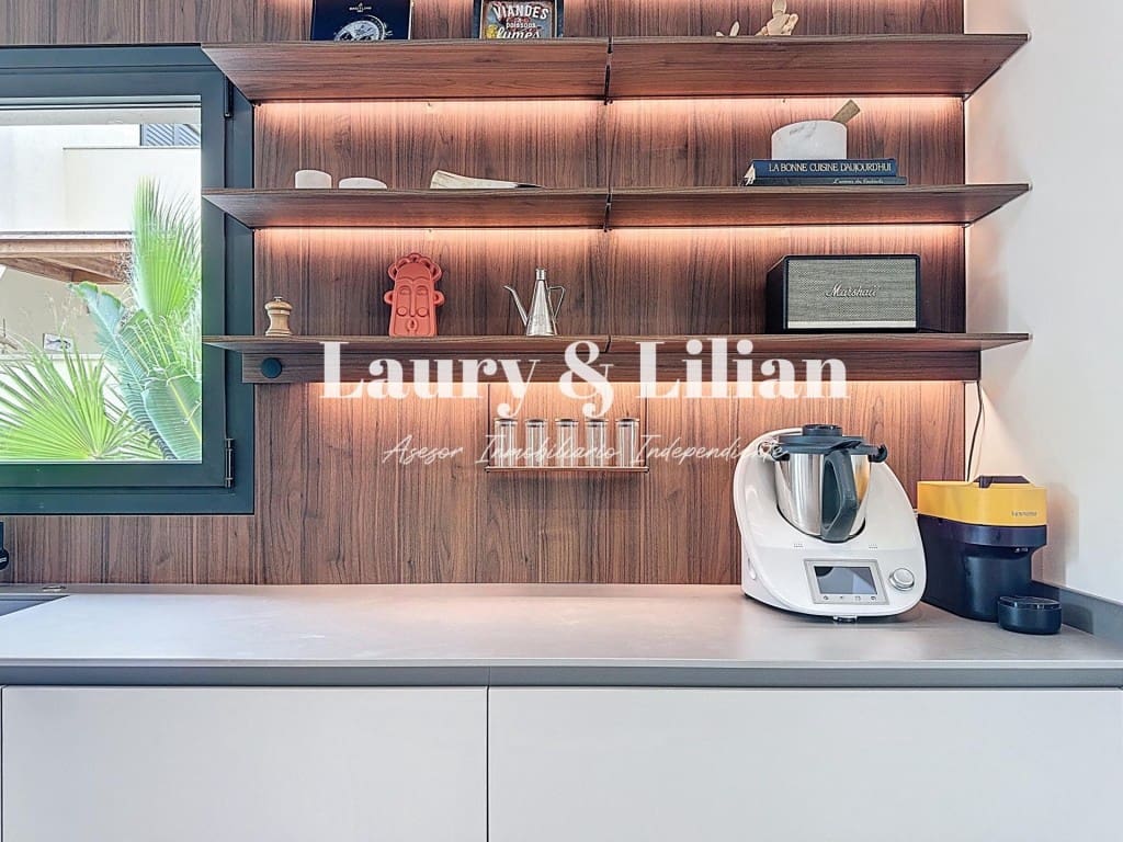 4 soveværelse Villa til salg i Empuriabrava med swimmingpool - € 1.450.000 (Ref: 9595382)