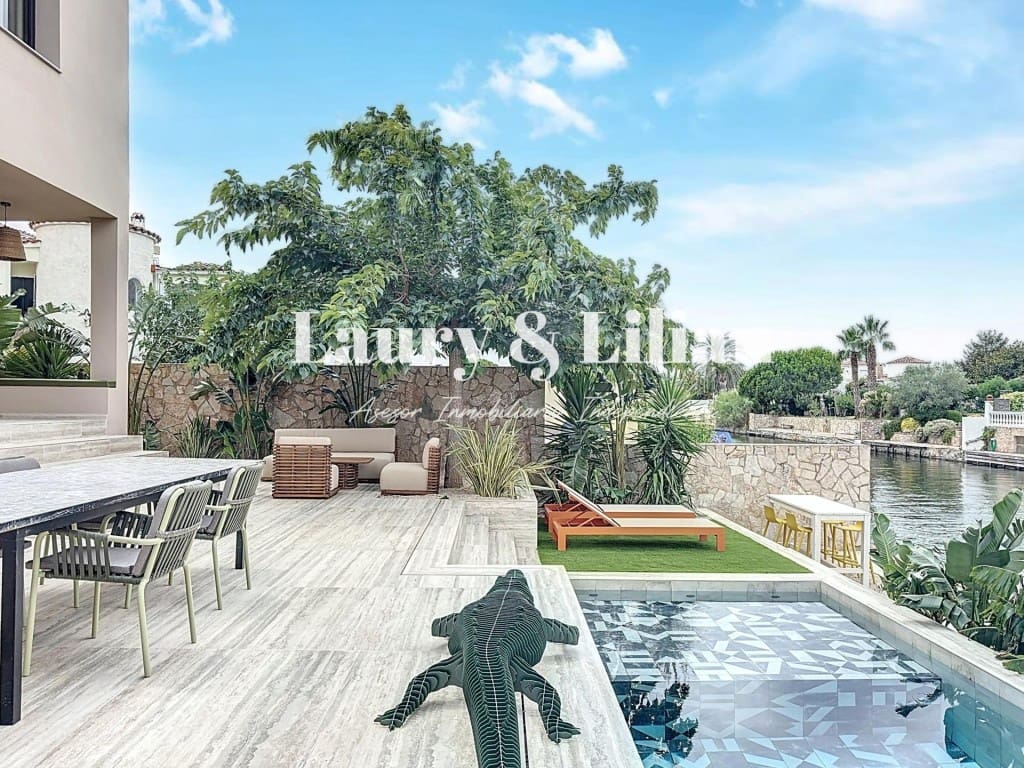 4 soveværelse Villa til salg i Empuriabrava med swimmingpool - € 1.450.000 (Ref: 9595382)