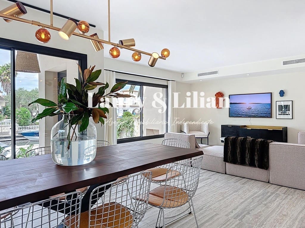 4 soveværelse Villa til salg i Empuriabrava med swimmingpool - € 1.450.000 (Ref: 9595382)