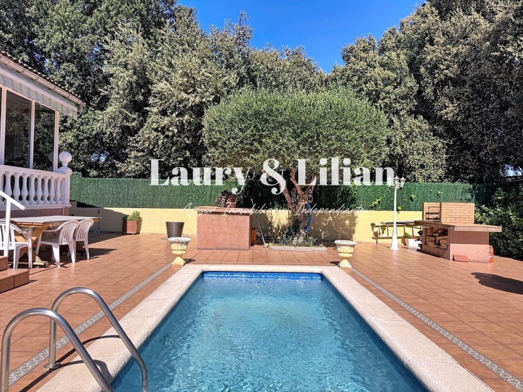 4 soverom Villa til salgs i Avinyonet de Puigventos med svømmebasseng garasje - € 455 000 (Ref: 9595386)