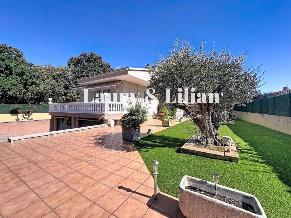 4 soverom Villa til salgs i Avinyonet de Puigventos med svømmebasseng garasje - € 455 000 (Ref: 9595386)