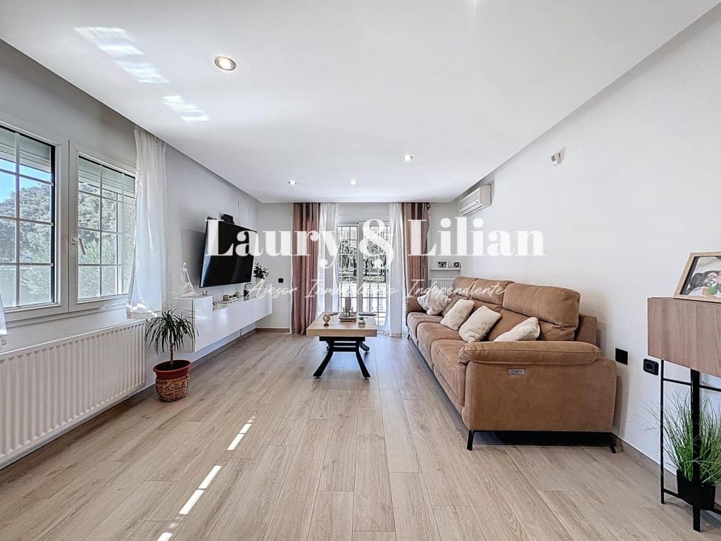 4 soverom Villa til salgs i Avinyonet de Puigventos med svømmebasseng garasje - € 455 000 (Ref: 9595386)