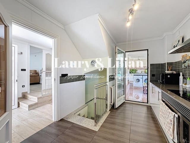 4 makuuhuone Huvila myytävänä paikassa Avinyonet de Puigventós mukana uima-altaan 
autotalli - 420 000 € (Ref: 9595386)