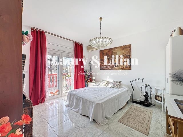 4 makuuhuone Huvila myytävänä paikassa Empuriabrava, Castelló d'Empúries mukana uima-altaan 
autotalli - 625 000 € (Ref: 9595389)